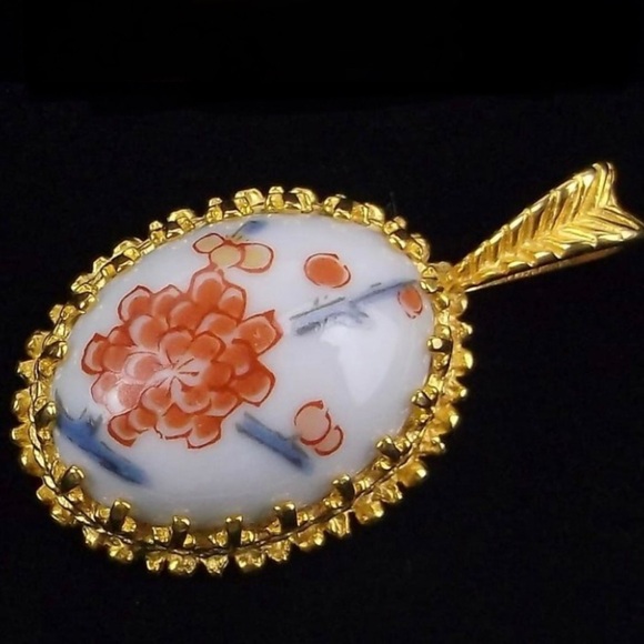 Vintage 1960s Arita Japan Fine Bone China Pendant - Picture 1 of 3